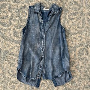 EUC Bella Dahl size small denim sleeveless shirt